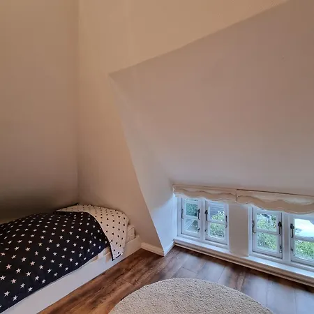 Suetjers Hues - Kleines Nest * Oldsum